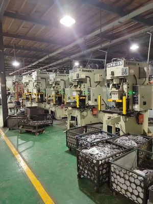 フィルター紙と鉄で作られたトラクター用燃料フィルター要素336/E9730 FS19657 5292575