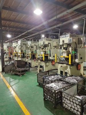 EF-13100 トラック用ディーゼルエンジン燃料フィルター あなたのワンストップ交換/修理ソリューション